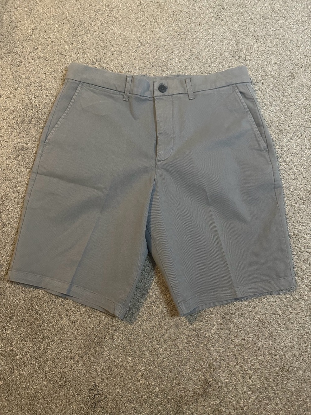 GAP Shorts Men’s 31 Above Knee 10" Inseam Gray Casual Chino Preppy
